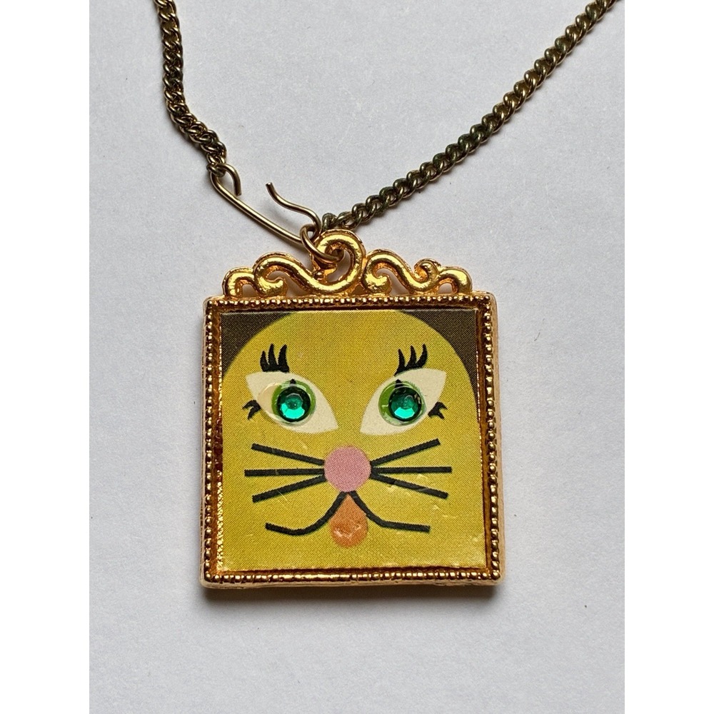 Vintage Gold Tone Cat Face Pendant Necklace Green Rhinestone Eyes Novelty Cute